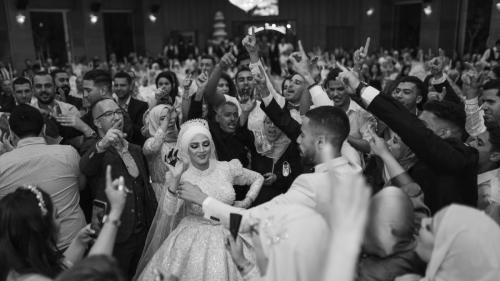 free-photo-of-black-and-white-photo-of-people-celebrating-a-wedding